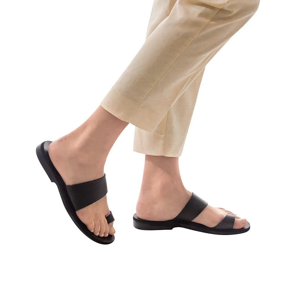Abra - Leather Toe Loop Sandal | Black