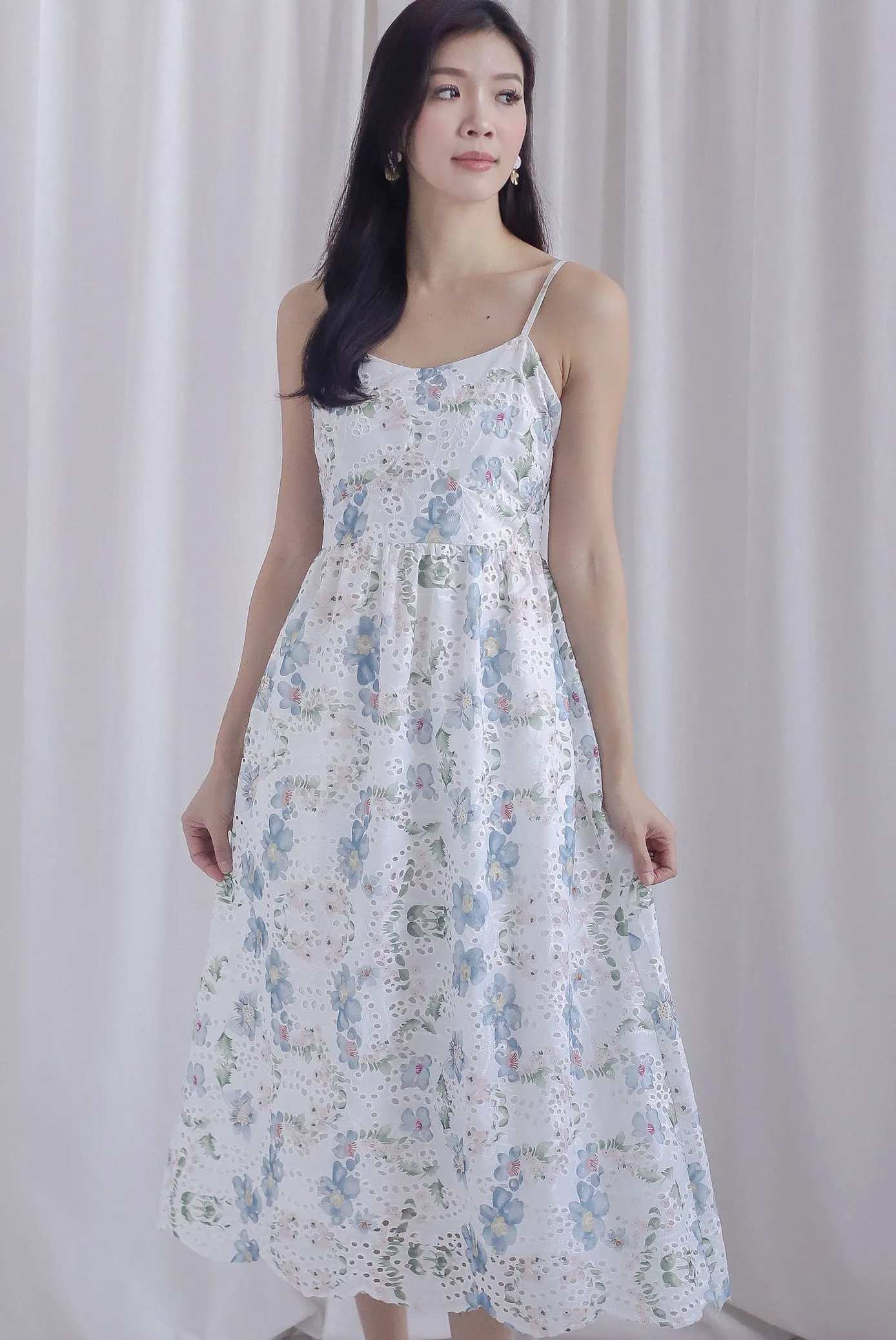 Calybrid Embro Floral Spag Scallop Dress In Blue