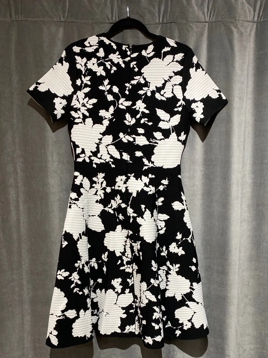 Carolina Herrera Black and White Floral Stretch Knit Short Sleeve Flare Dress
