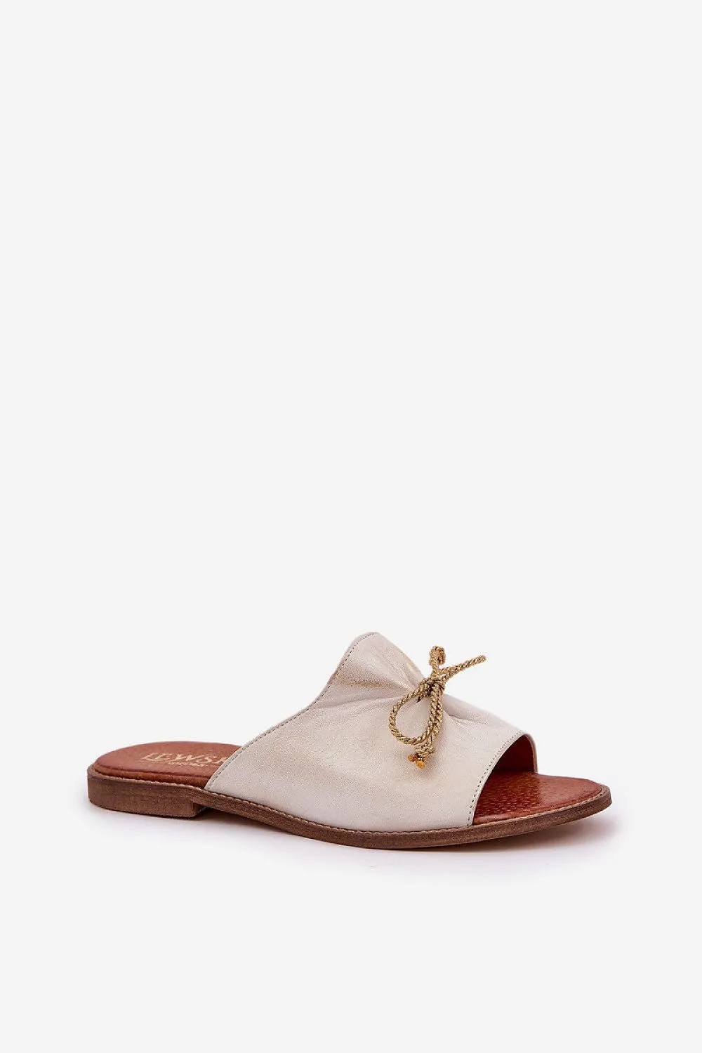 Elegant leather sandals