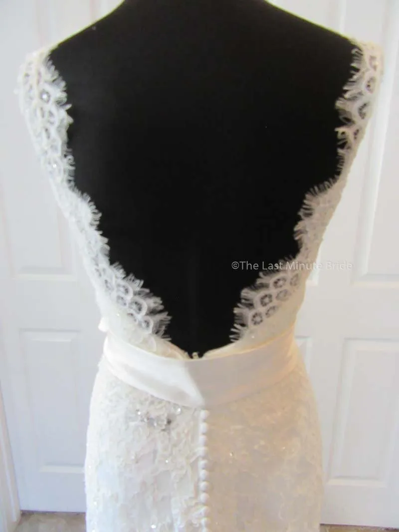 Essense of Australia style D1639