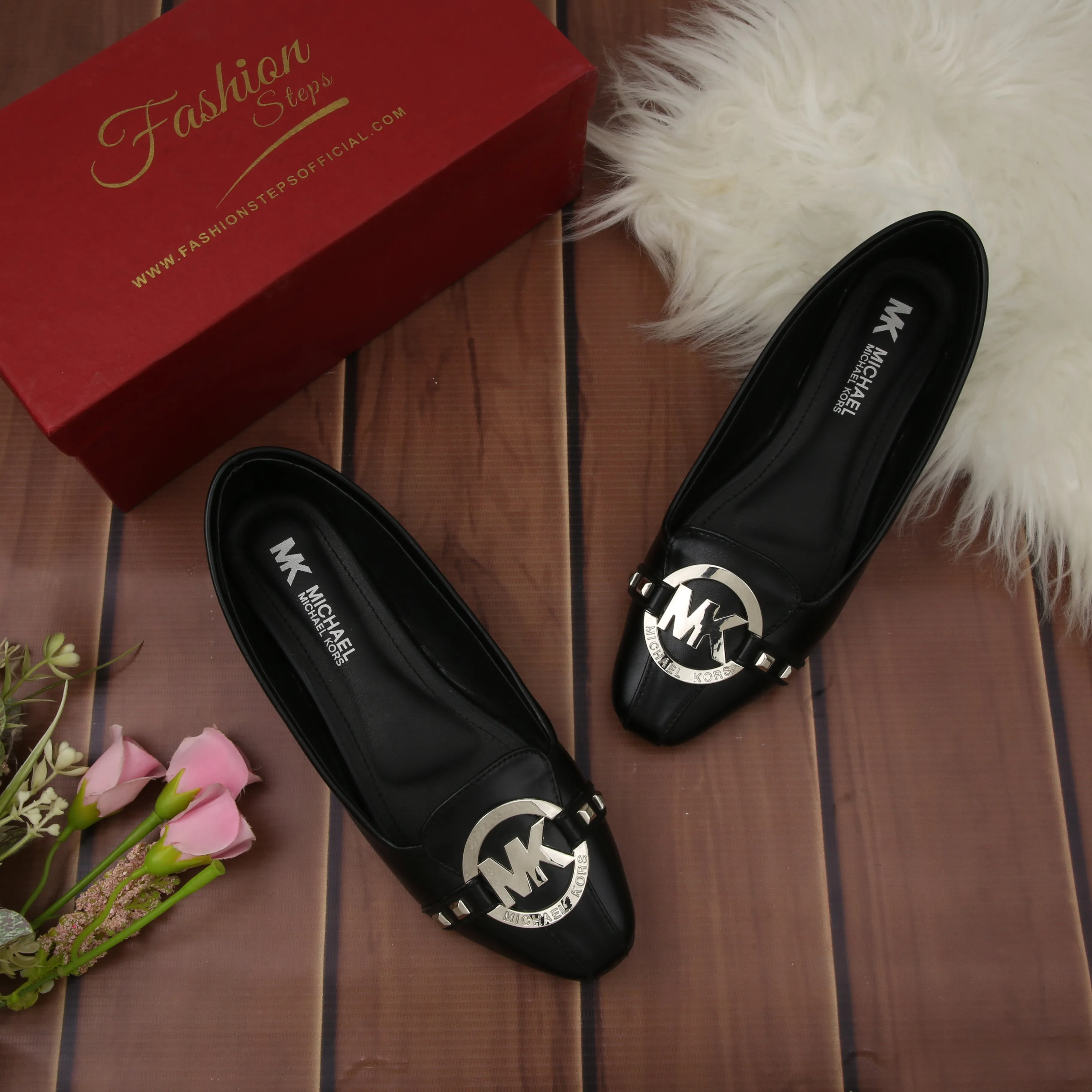 Fashion MK pump