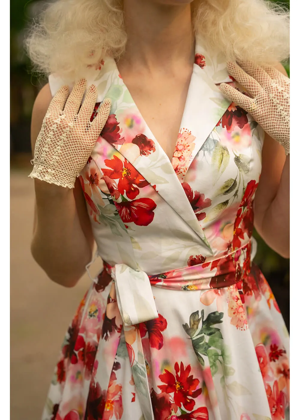 Hearts & Roses Adelyn Floral 50's Swing Dress White