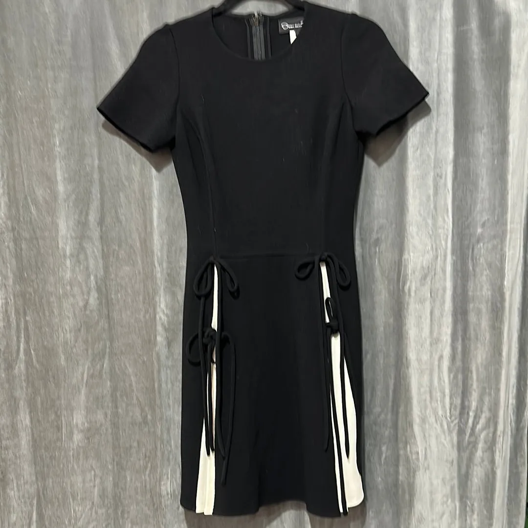Oscar De LaRenta Black Short Sleeve Dress with Flare Bottom and White Pleated