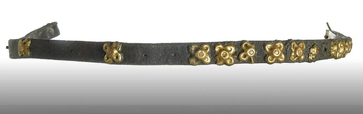 Round Medieval Brass Studs - 8 petals round flowers