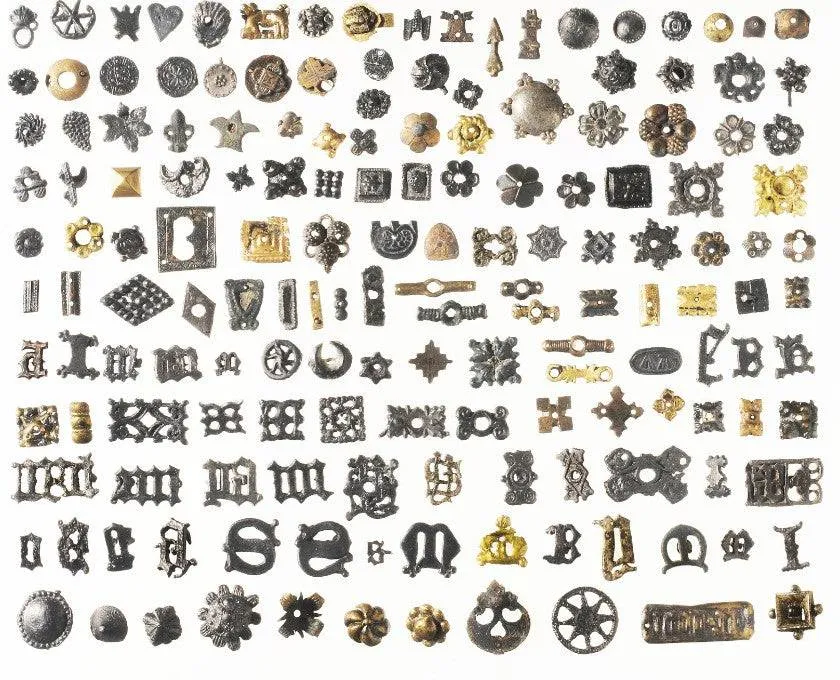 Round Medieval Brass Studs - 8 petals round flowers