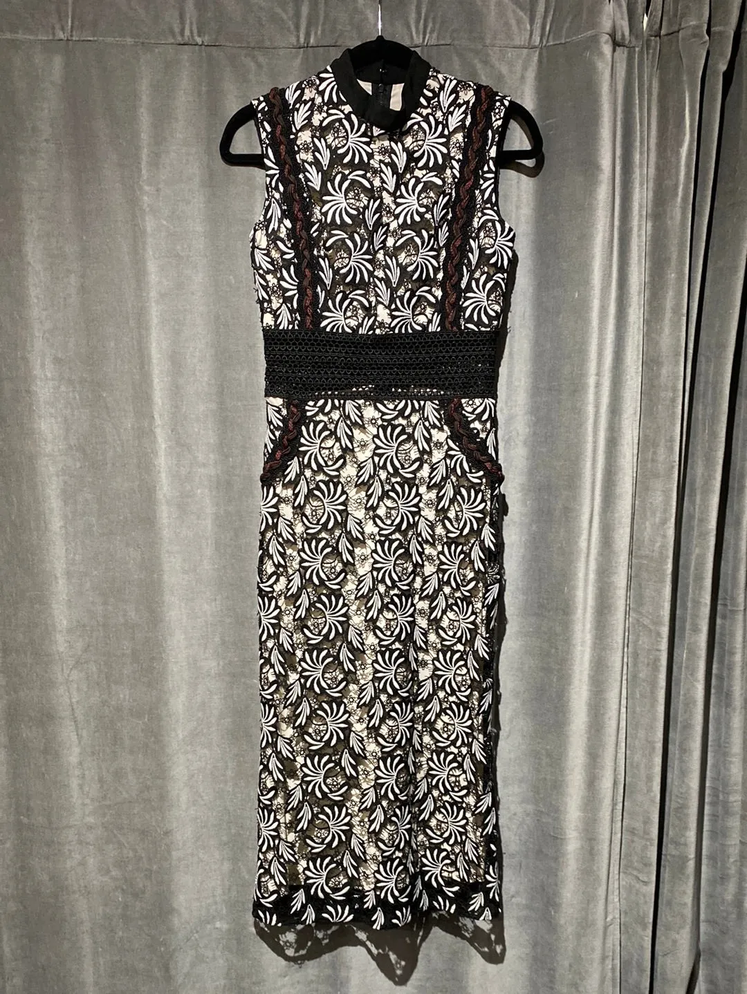 Self-Portrait Sleeveless Crew Neck Black and White Floral Straight Midi Dress