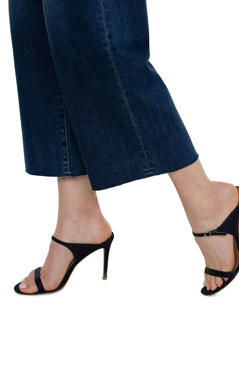 Stride Crop with Wide Cut Hem
