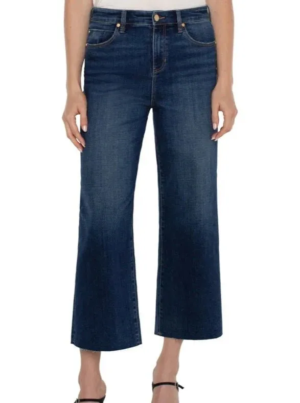 Stride Crop with Wide Cut Hem