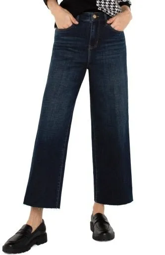 Stride Crop with Wide Cut Hem
