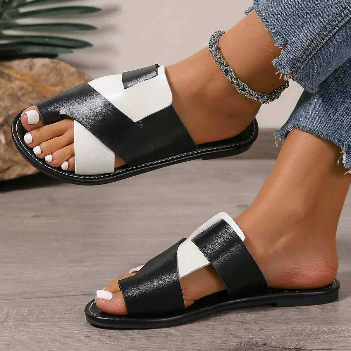 Toe Post Flats Sandals