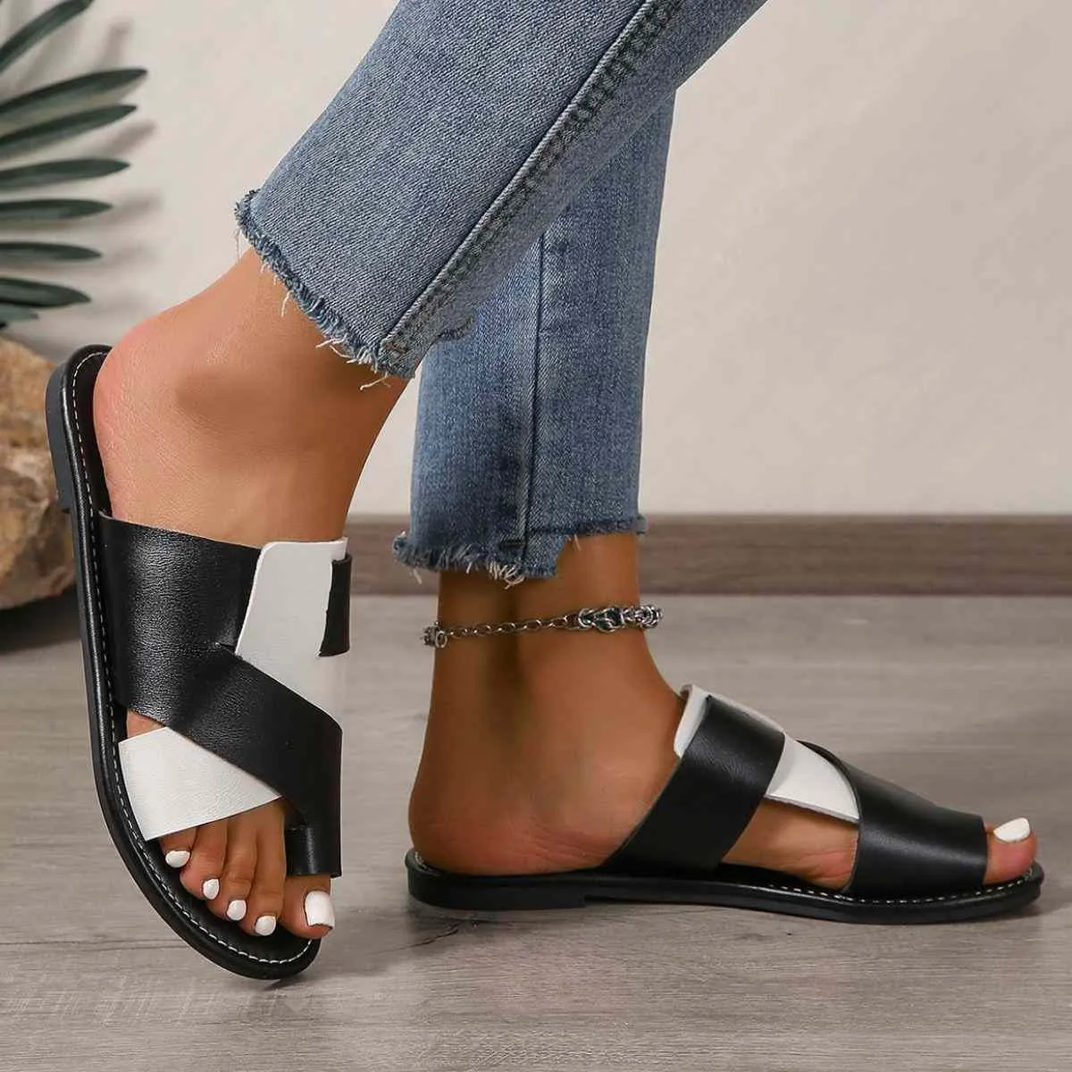 Toe Post Flats Sandals